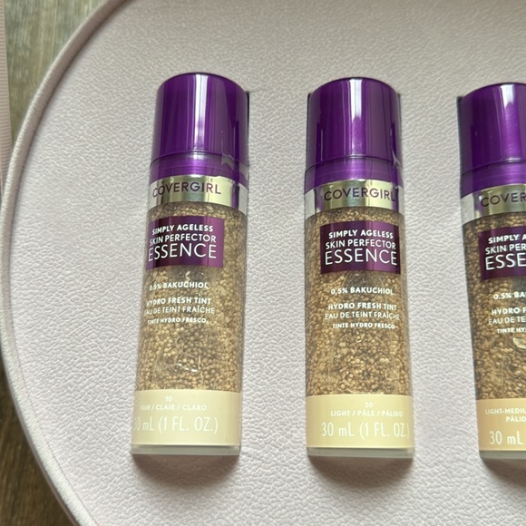 Simply Ageless Skin Perfector Essence - Picture 2 of 4